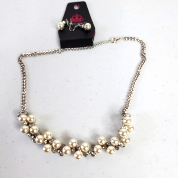 Faux Pearl and Rhinestone Necklace and Earrings NWOT - Picture 6 of 9